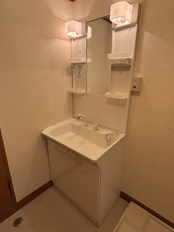 洗面設備　※同タイプのお部屋の写真です。現状を優先します。