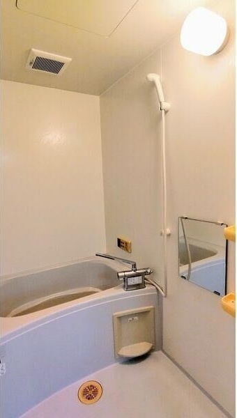 バス・シャワールーム　※写真は同じマンションの違う部屋のものになります。