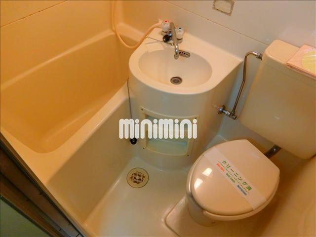 バス・シャワールーム　清潔感のあるバスルームです