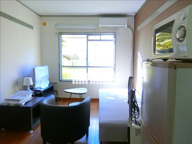 居室・リビング　明るいお部屋です