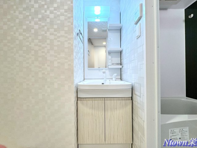 洗面設備　使いやすい独立洗面台です