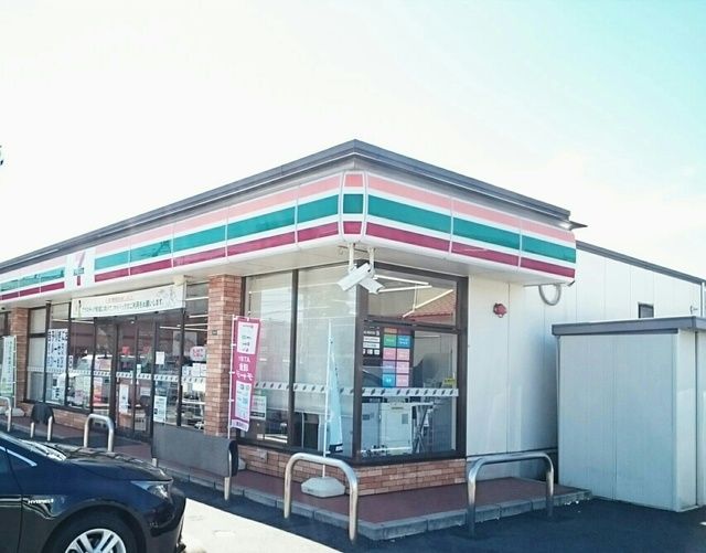 コンビニ　セブンイレブン多治米1丁目店（コンビニ）まで550m