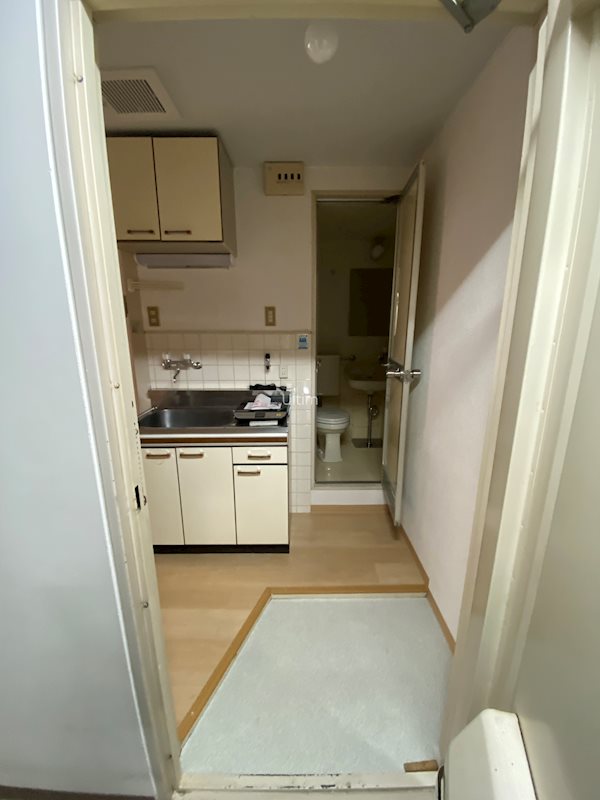 玄関　全て違うお部屋（同じ間取り）写真です