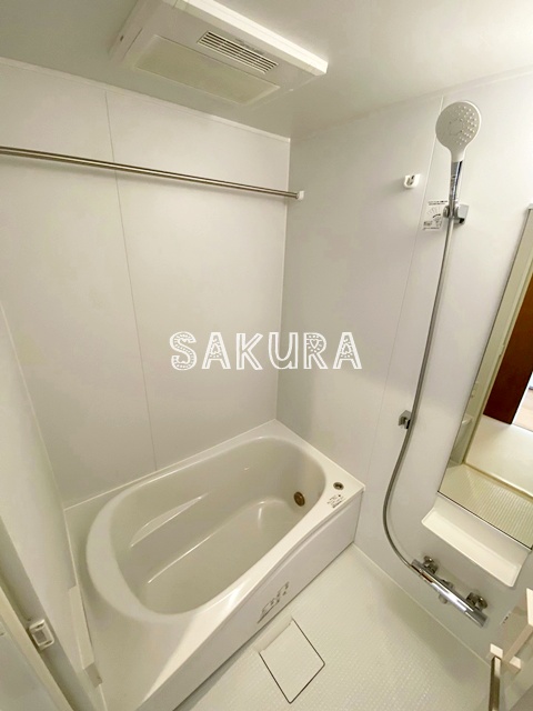 バス・シャワールーム　雨の日でも安心の浴室乾燥機付きです♪