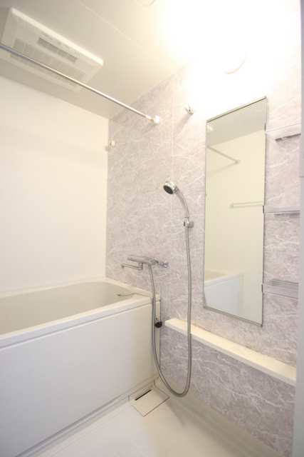 バス・シャワールーム　※中部屋のお写真を参考にしております