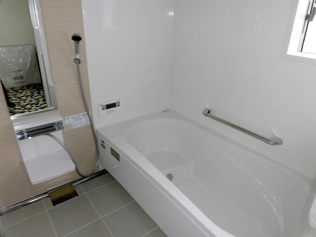 バス・シャワールーム　一坪風呂のため、ゆっくり過ごすことができます。