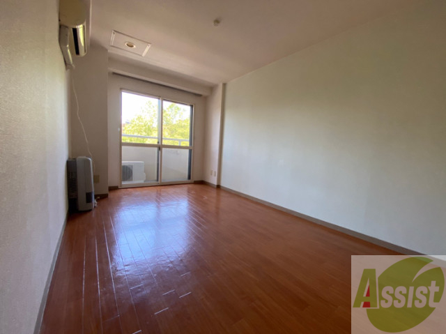 その他部屋・スペース　１０帖の洋室です。広々として、きれいですね。