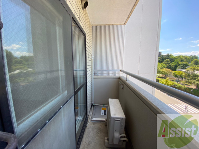 バルコニー　バルコニーは幅があり、広い印象を受けました。