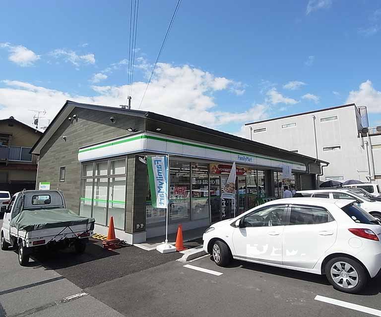 コンビニ　ファミリーマート西京御陵溝浦店（コンビニ）まで550m