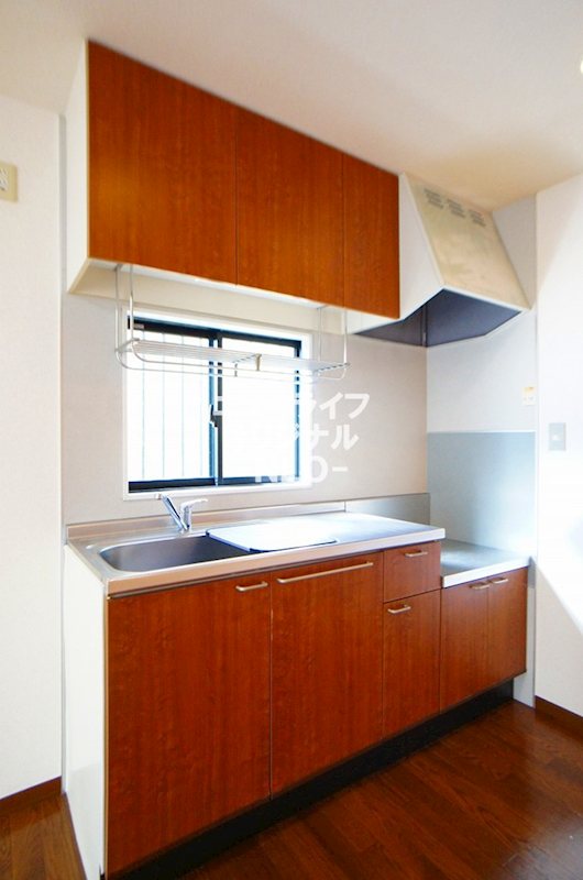 キッチン　上下に収納が充実しているのでお料理も効率良く楽しめます☆