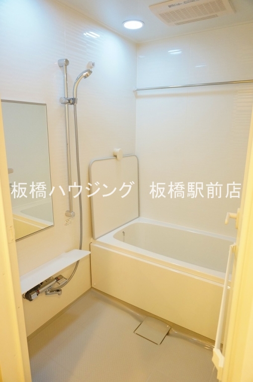 バス・シャワールーム　追い焚き、浴室乾燥機完備