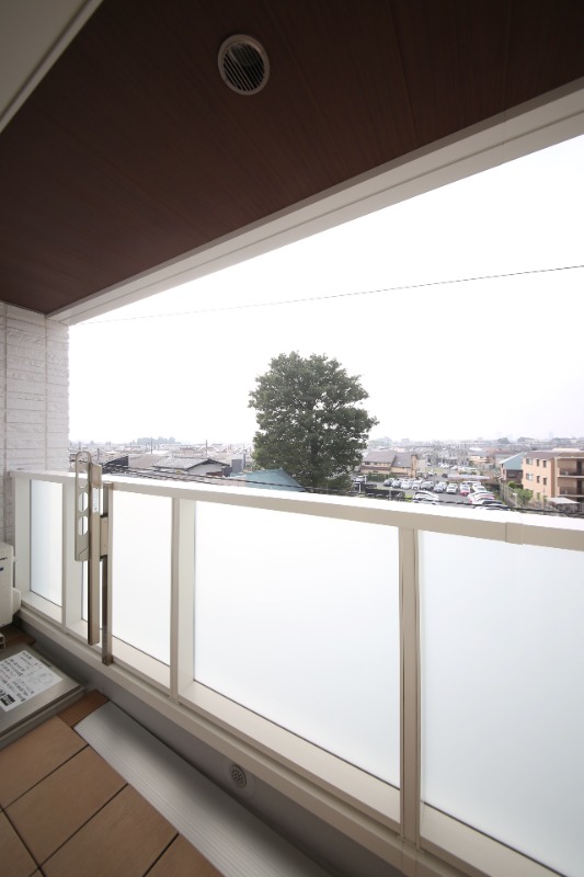 バルコニー　洗濯物も干しやすい広さを有したバルコニー