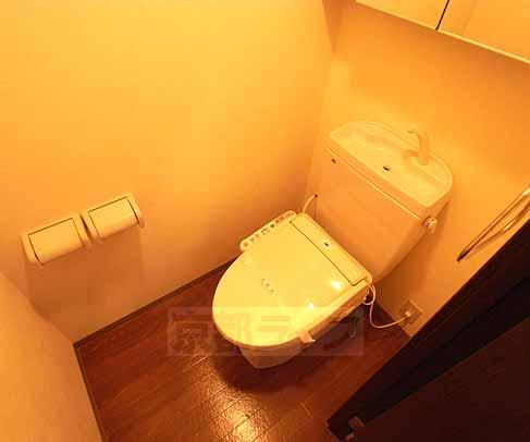 トイレ　ウォシュレット付きのトイレです。