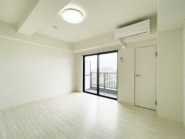 居室・リビング　こちらの居間で趣味の時間をお楽しみください