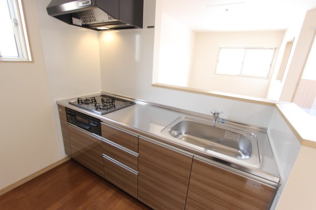 キッチン　写真はイメージです。色仕様は現況優先になります。