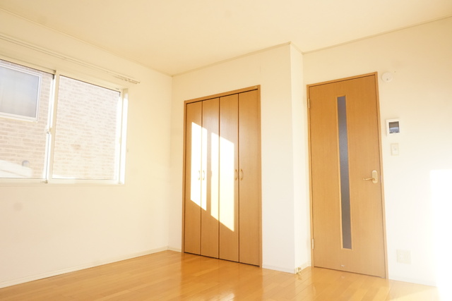 その他部屋・スペース　二面採光の洋室８帖※同タイプ参考写真