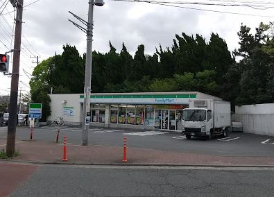 コンビニ　ファミリーマート 湘南東海岸店（コンビニ）まで423m