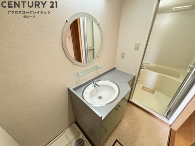 洗面設備　洗面所内に室内洗濯機置場がついてます！