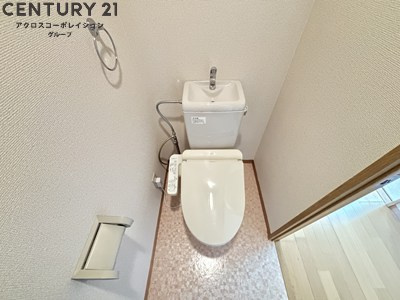 トイレ　温水洗浄便座機能付きのトイレです♪
