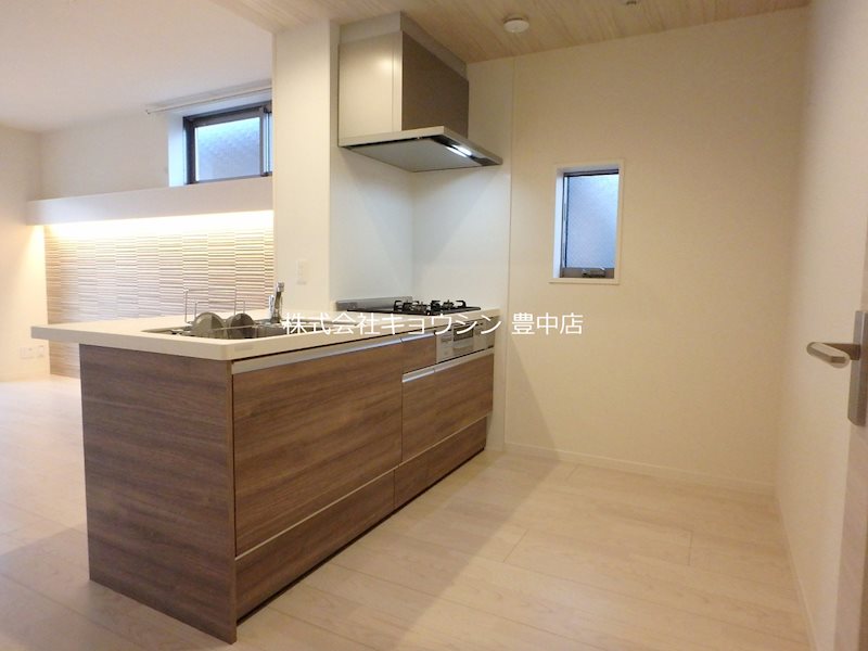 キッチン　ガス３口コンロ+グリル付き