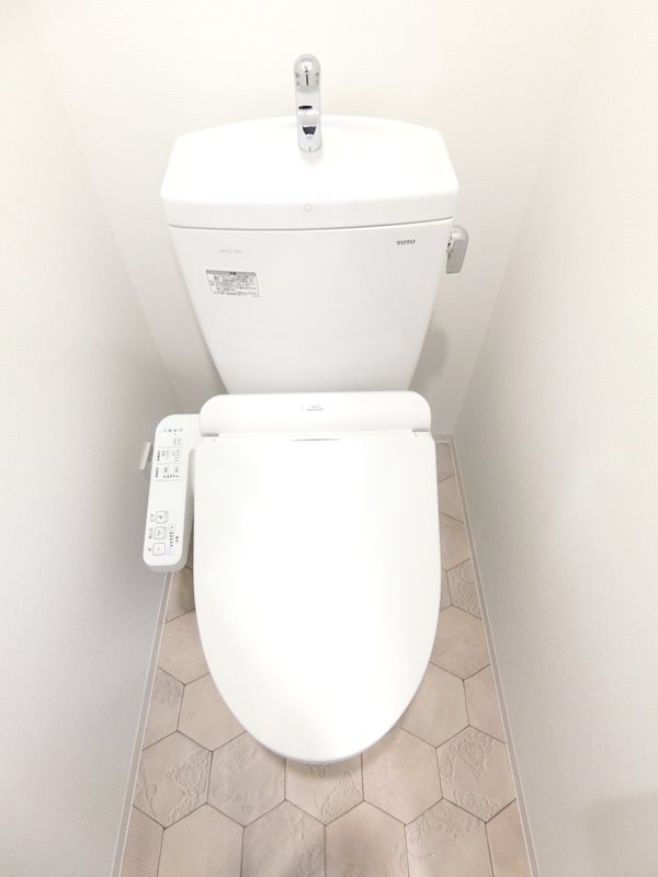 トイレ　温水洗浄便座