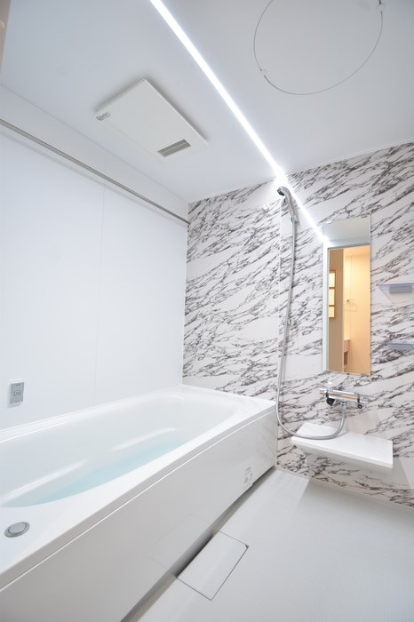 バス・シャワールーム　浴室換気乾燥機付きの浴室です☆