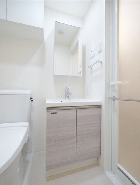 洗面設備　★１階住戸の写真です。色が異なる場合があります★