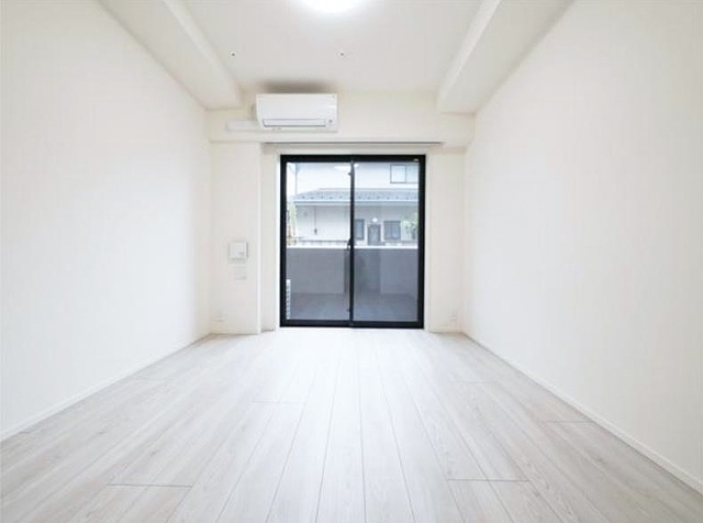 居室・リビング　★１階住戸の写真です。色が異なる場合があります★