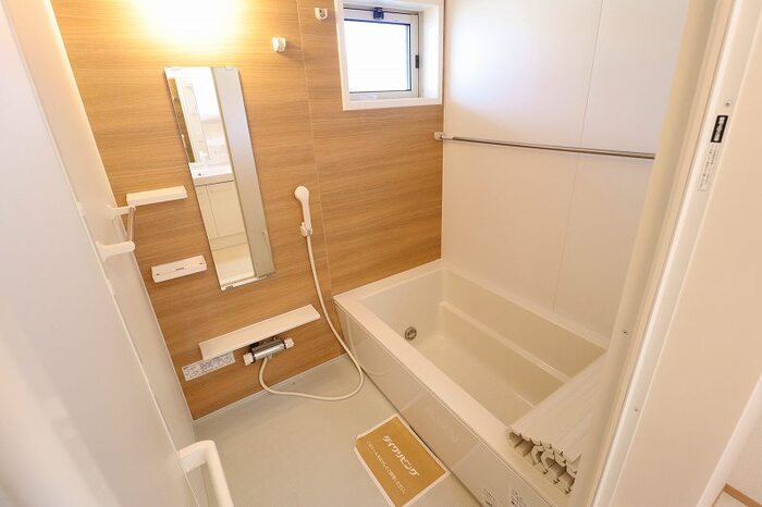 バス・シャワールーム　落ち着いた空間のお風呂です