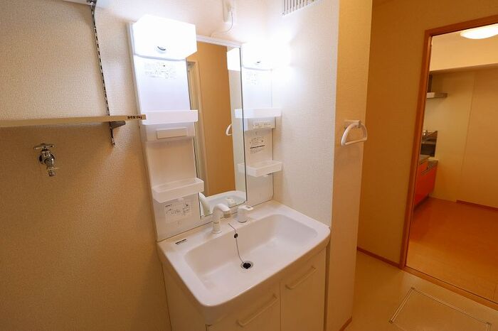 洗面設備　コンパクトで使いやすい洗面所