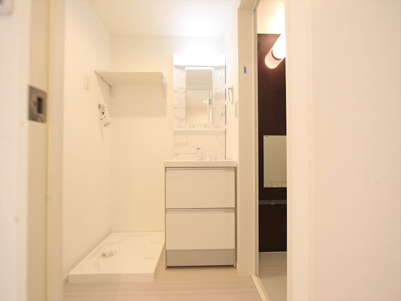 洗面設備　脱衣所　独立洗面台付（シャンプードレッサー付）同仕様写真