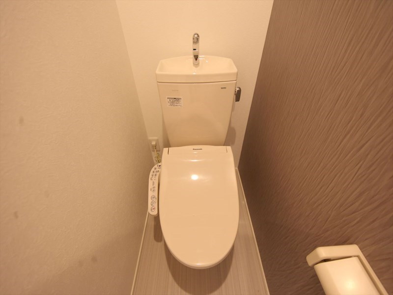 トイレ　温水洗浄暖房便座付トイレ　同仕様写真