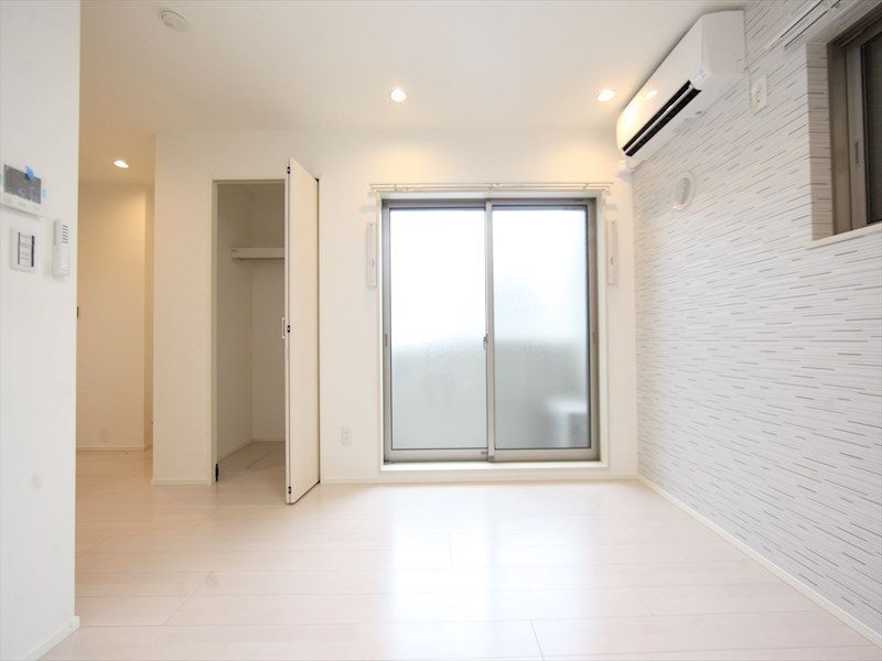 バルコニー　洋室7帖　エアコン完備　クローゼット付　バルコニー　同仕様写