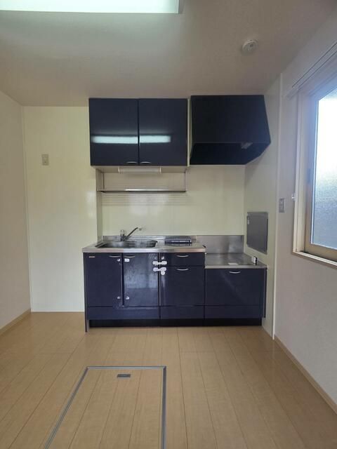 キッチン　写真は別の部屋のものです。