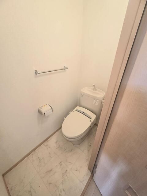 トイレ　写真は別の部屋のものです。