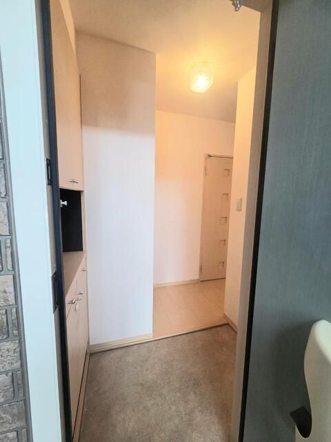 玄関　写真は別の部屋のものです。