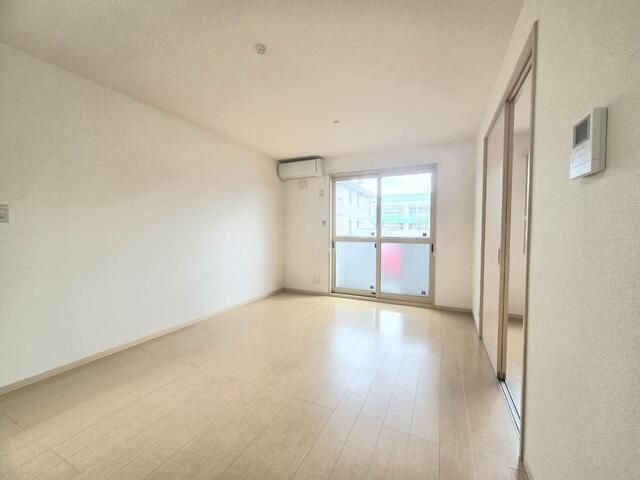 居室・リビング　写真は別の部屋のものです。