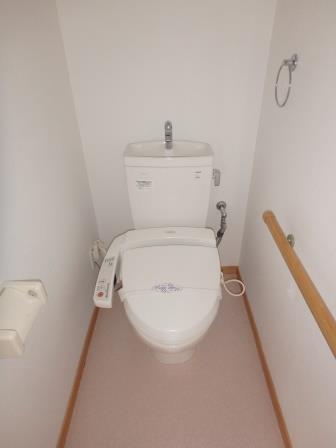 トイレ　同じ間取りの別の部屋の写真です。