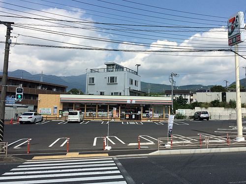コンビニ　セブンイレブン流山長崎小学校前店（コンビニ）まで665m