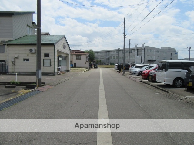 その他　前面道路（その他）まで0m