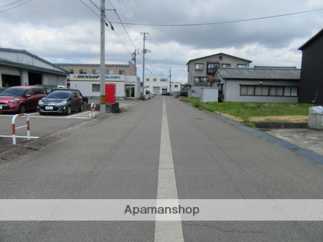その他　前面道路（その他）まで0m