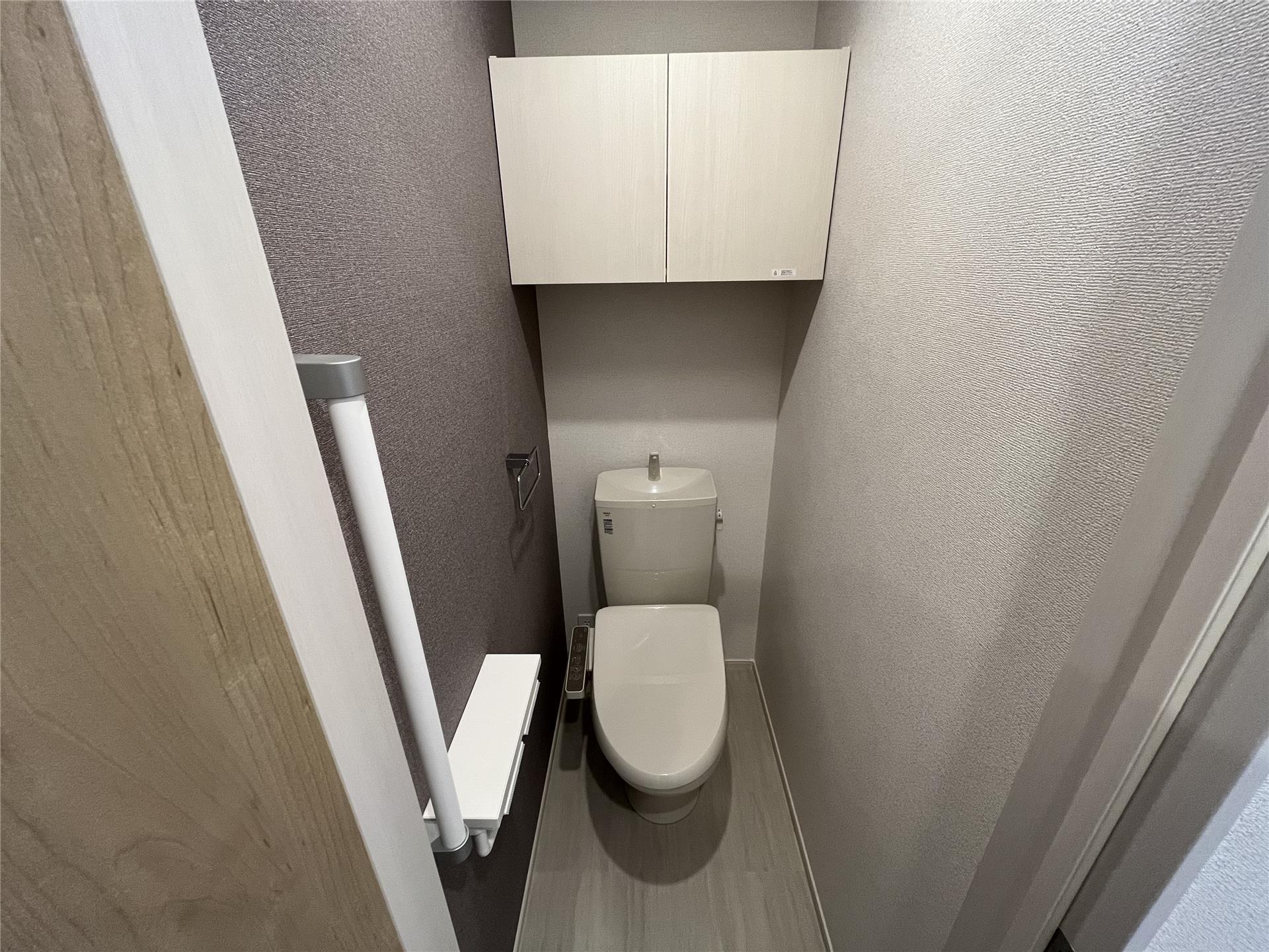 トイレ　温水洗浄暖房便座付トイレ