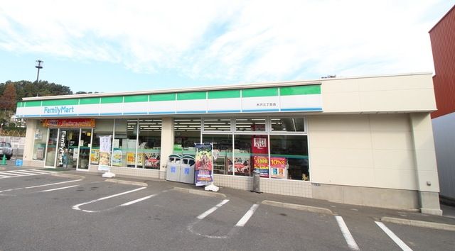 コンビニ　ファミリーマート水沢三丁目店（コンビニ）まで1121m
