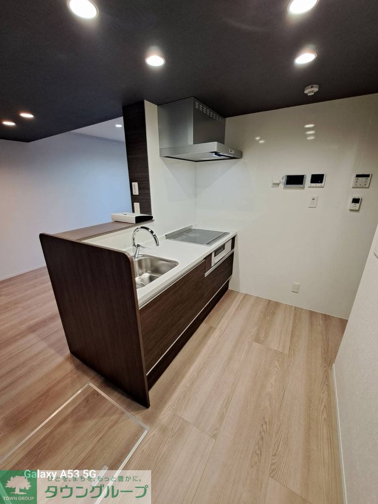 キッチン　フローリング