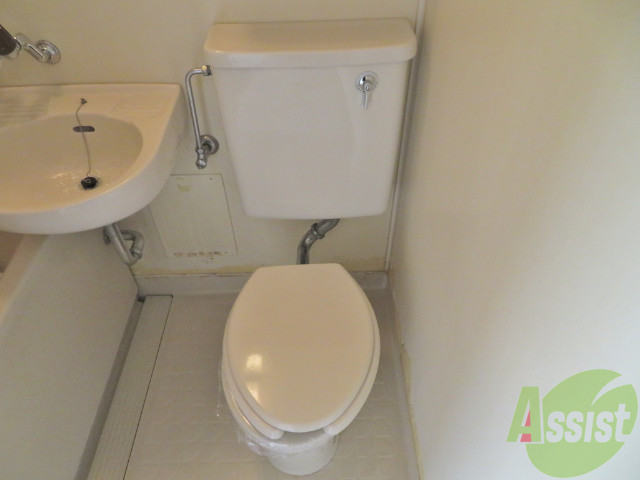 トイレ　こちらはトイレです。清潔感があり、安心して使用できます。