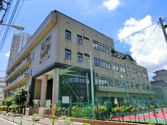 小学校　荒川区立ひぐらし小学校（小学校）まで413m