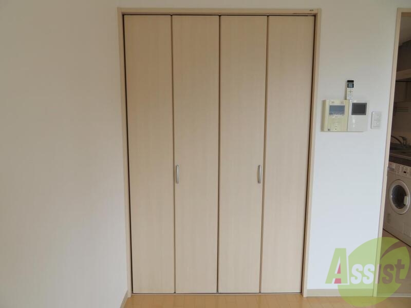 収納　収納は綺麗な扉ですね～。ピカピカで嬉しいです。