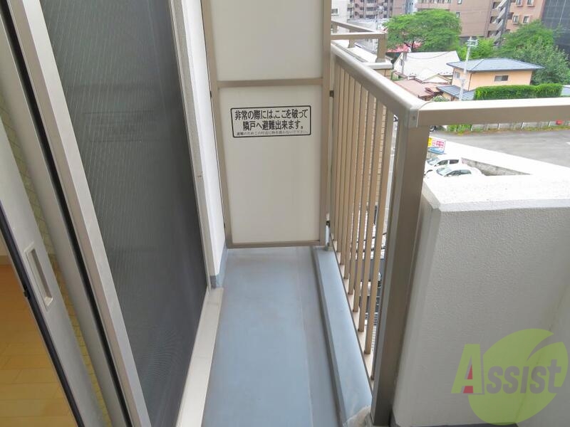 バルコニー　バルコニーは少し小さめですが、洗濯物もしっかり干せます。