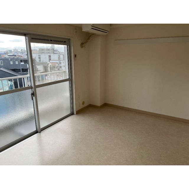 居室・リビング　こちらの居間で趣味の時間をお楽しみください