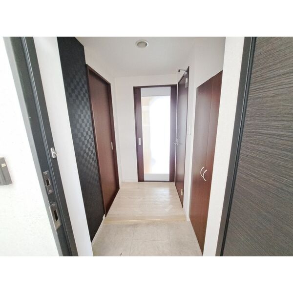 玄関　Dolce Vita 新大阪　玄関